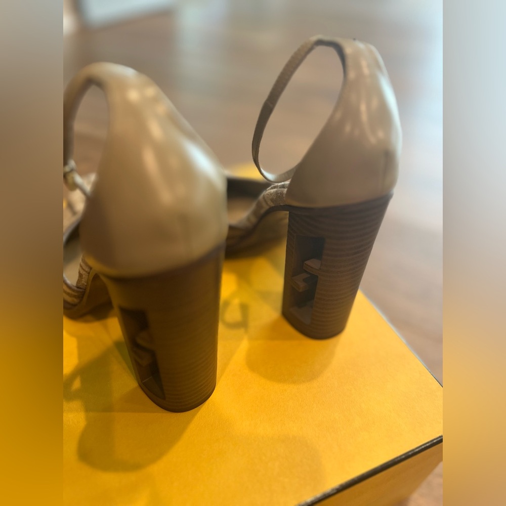 🔹 Fendi Jaquard  Velvet Heels, 7 1/2 - Picture 6 of 13